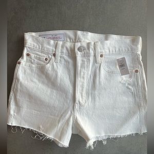 White, waisted jean jean short, size 28